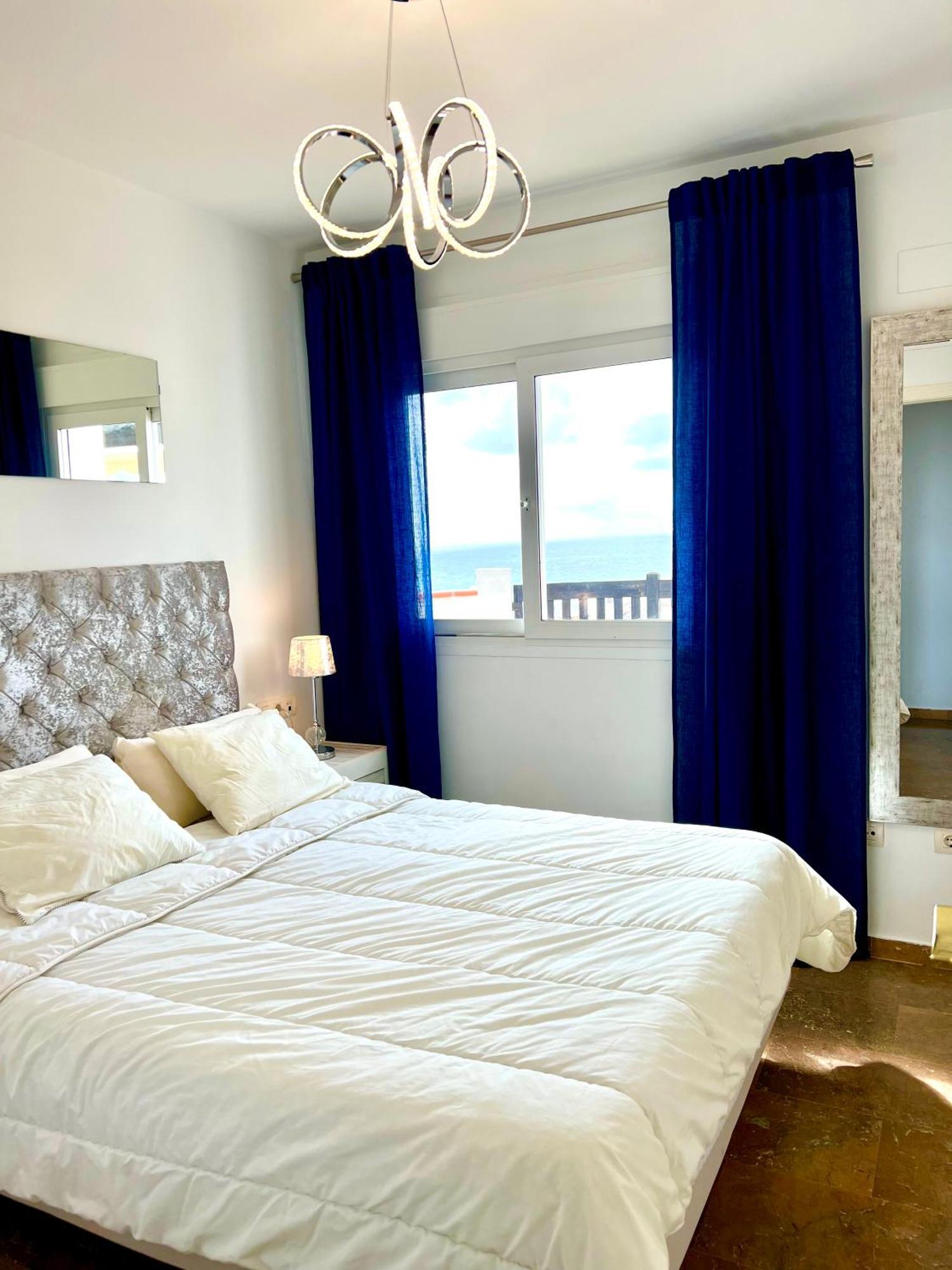 Beachfront Penthouse Apartment With Large Terrace And Breathtaking Sea Views Close To Marbella Spain Sitio de Calahonda Εξωτερικό φωτογραφία